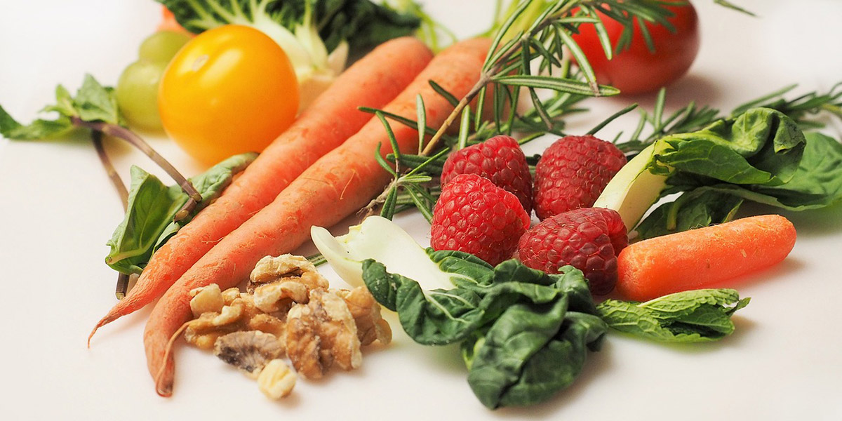 Noci, frutta, verdura e cereali integrali elisir di lunga vita